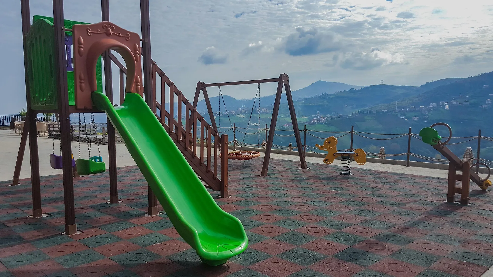 منتجع فندق سبا وشقق سيرا لايك ترابزون